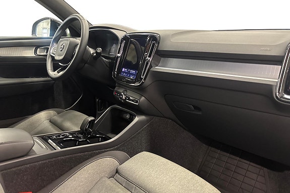 Volvo XC40 10 of 22