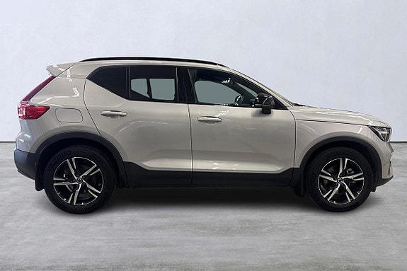 Volvo XC40 3 of 22