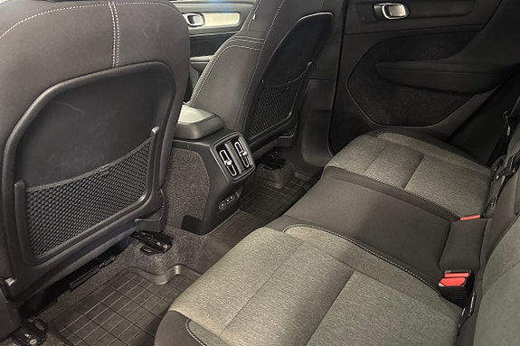 Volvo XC40 12 of 22