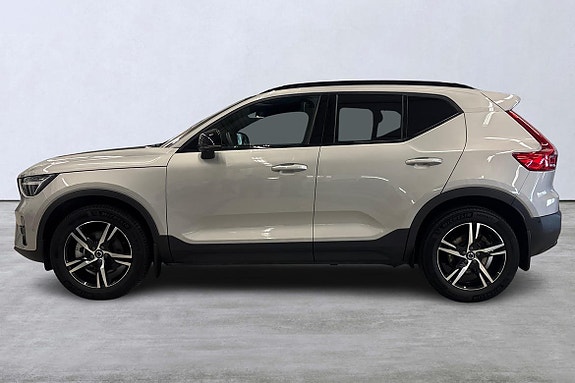 Volvo XC40 2 of 22