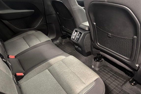 Volvo XC40 11 of 22