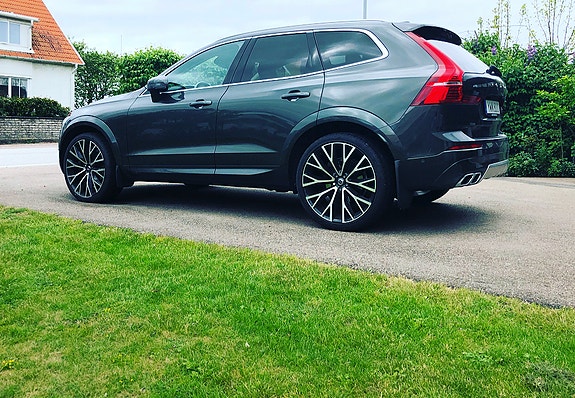 Volvo XC60 2 of 5