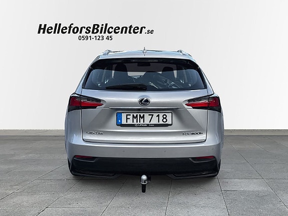 Lexus NX300h 4 of 24