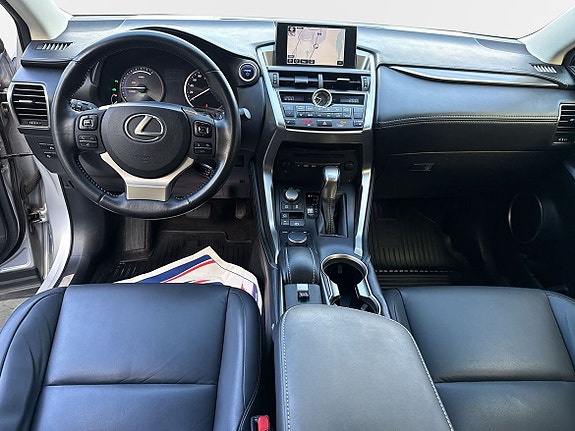 Lexus NX300h 8 of 24