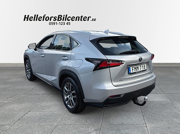 Lexus NX300h 2 of 24
