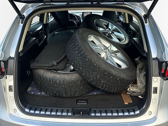 Lexus NX300h 10 of 24