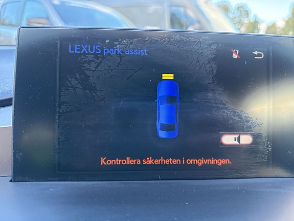Lexus NX300h 22 of 24