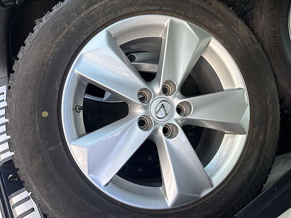 Lexus NX300h 16 of 24