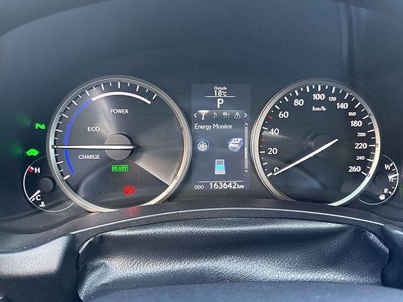Lexus NX300h 14 of 24