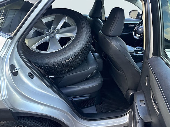 Lexus NX300h 17 of 24