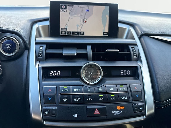 Lexus NX300h 15 of 24