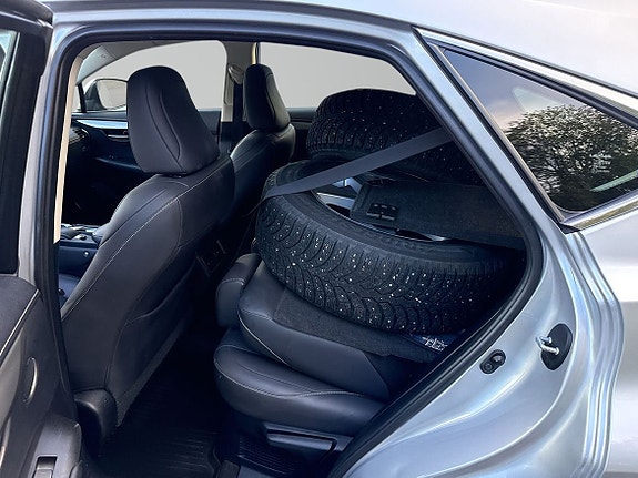 Lexus NX300h 11 of 24