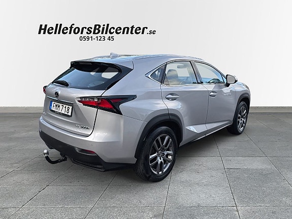 Lexus NX300h 18 of 24