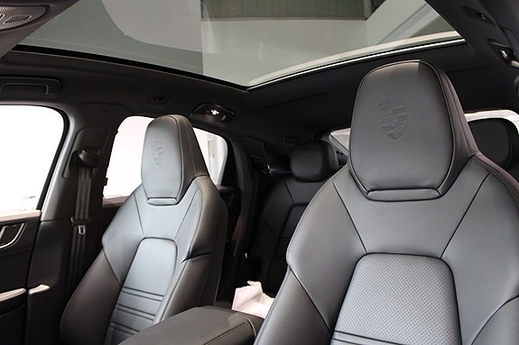 Porsche Cayenne 4 of 25