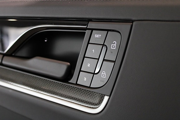 Porsche Cayenne 12 of 25