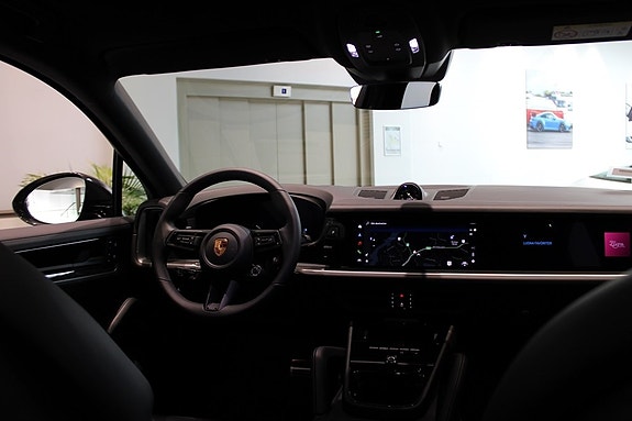 Porsche Cayenne 14 of 25
