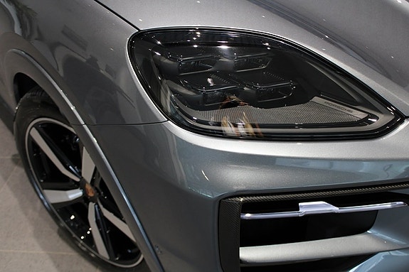 Porsche Cayenne 9 of 25