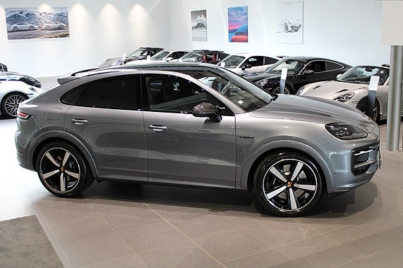 Porsche Cayenne 10 of 25