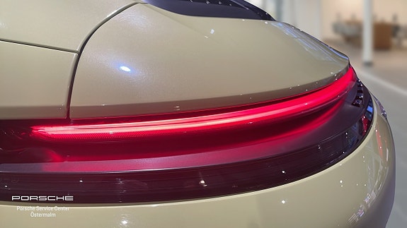 Porsche 911 Carrera 10 of 20