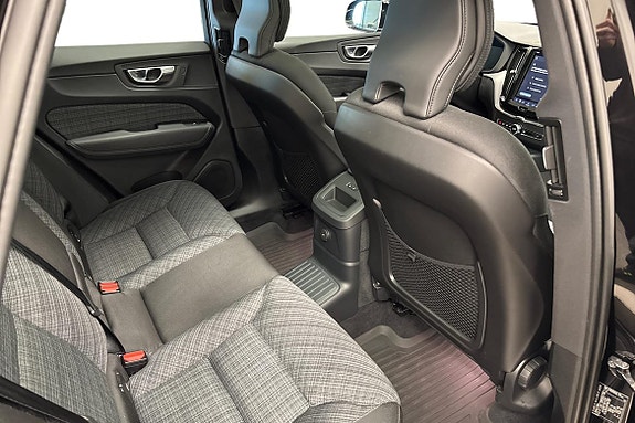 Volvo XC60 13 of 22