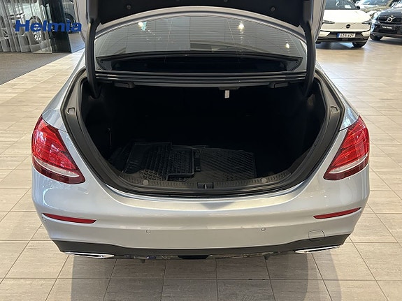 Mercedes-Benz E220 18 of 30
