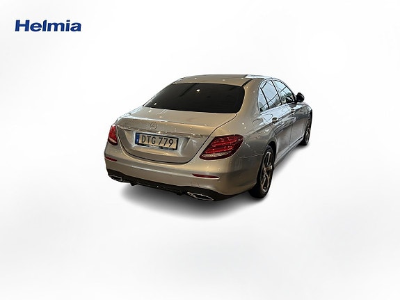 Mercedes-Benz E220 8 of 30