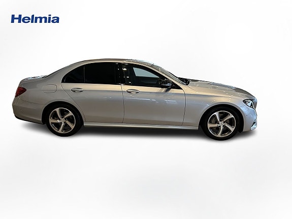 Mercedes-Benz E220 7 of 30