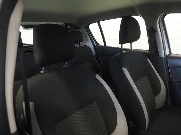 Dacia Sandero 10 of 21