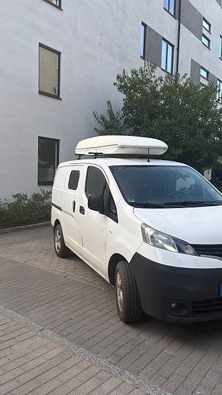 Nissan NV200 2 of 7