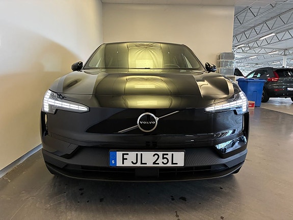 Volvo EX30 2 of 19