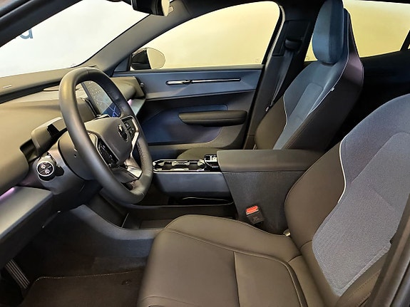Volvo EX30 14 of 19