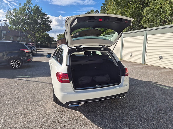 Mercedes-Benz C300 7 of 14