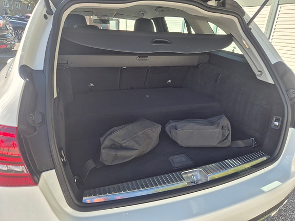 Mercedes-Benz C300 9 of 14