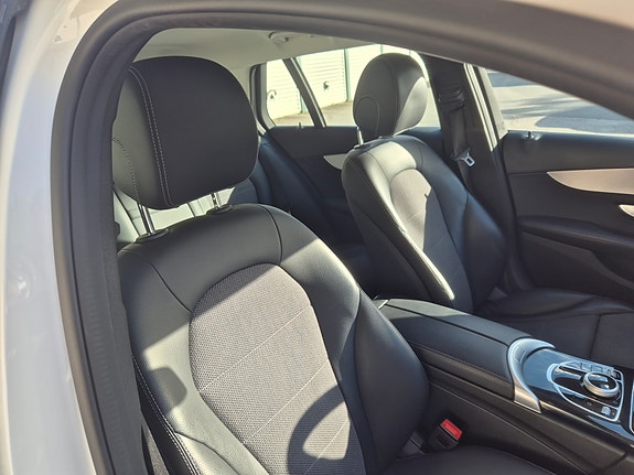 Mercedes-Benz C300 8 of 14