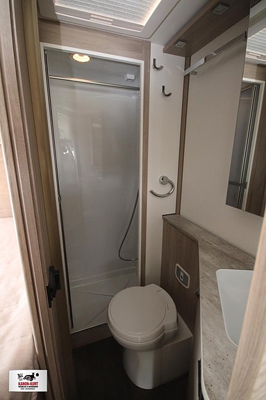 Kabe Travel Master Classic 740 LXL 15 of 15