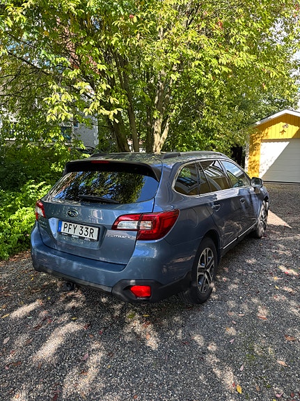 Subaru Outback 2 of 5