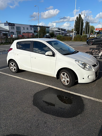 Hyundai i20 2 of 3