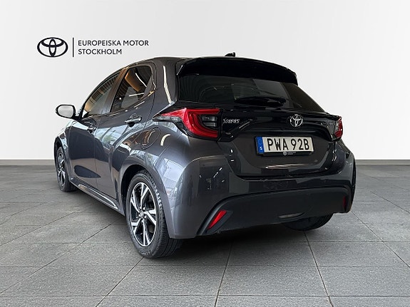 Toyota Yaris 2 of 12
