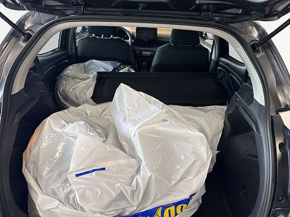 Toyota Yaris 10 of 12