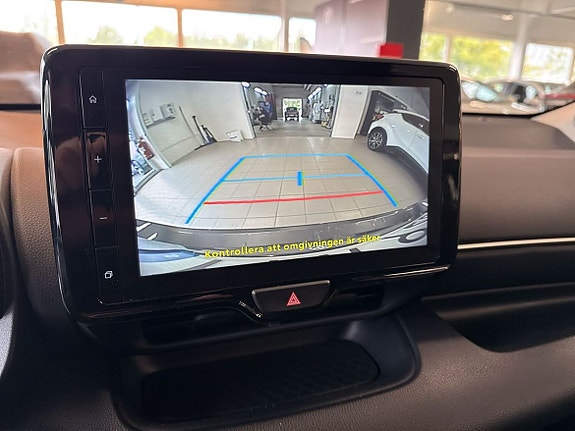 Toyota Yaris 12 of 12