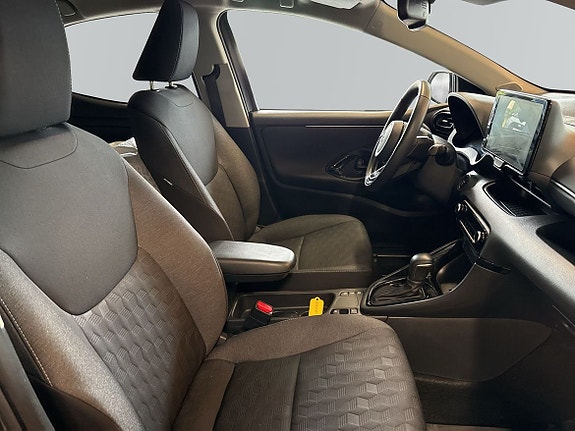 Toyota Yaris 6 of 12