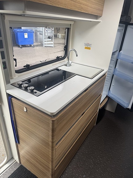 Adria Altea 552 9 of 16