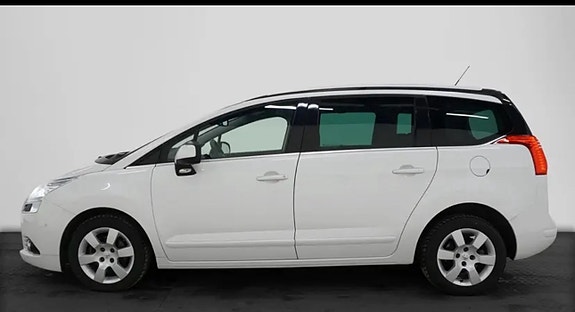 Peugeot 5008 2 of 8