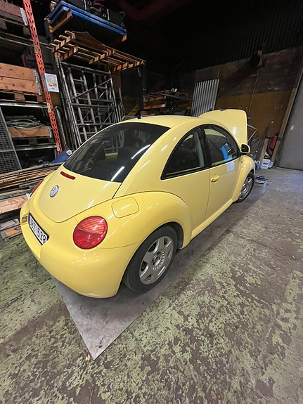 Volkswagen Beetle 2 of 4