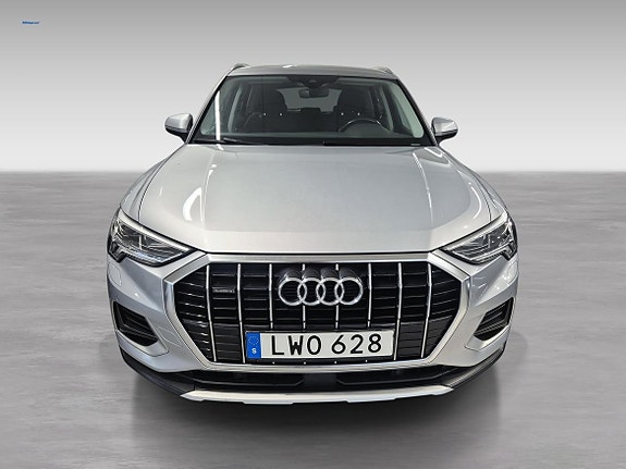 Audi Q3 2 of 7