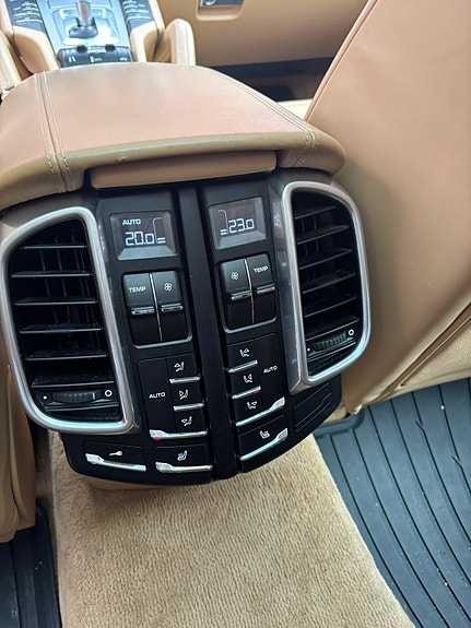 Porsche Cayenne Turbo 16 of 18