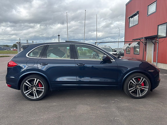 Porsche Cayenne Turbo 8 of 18