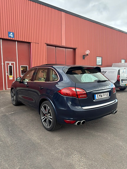 Porsche Cayenne Turbo 6 of 18