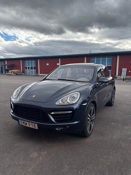 Porsche Cayenne Turbo 4 of 18