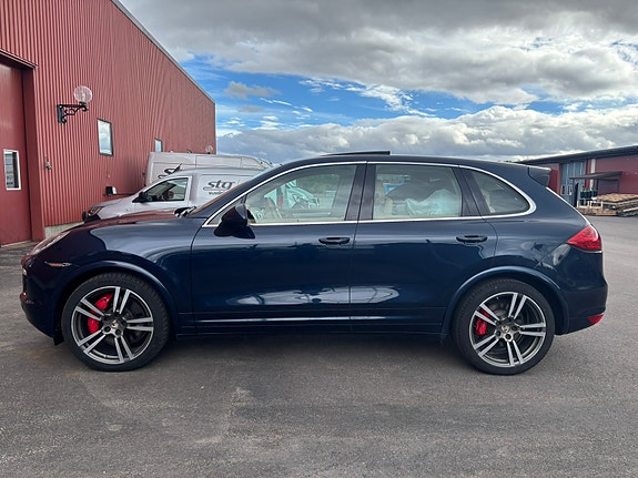 Porsche Cayenne Turbo 5 of 18